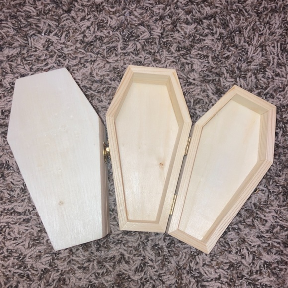1 Wooden Mini Coffin - Picture 2 of 2